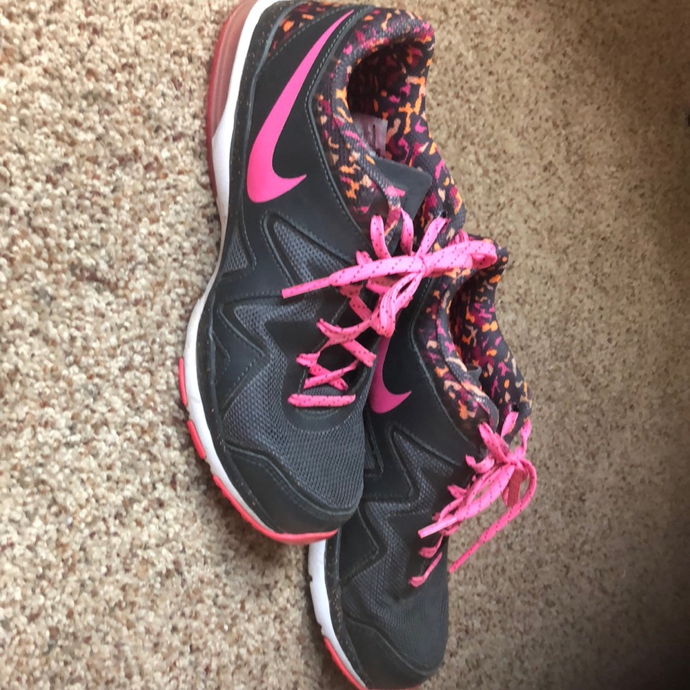 Nike cross training athlete shoes-tennis/sneakers